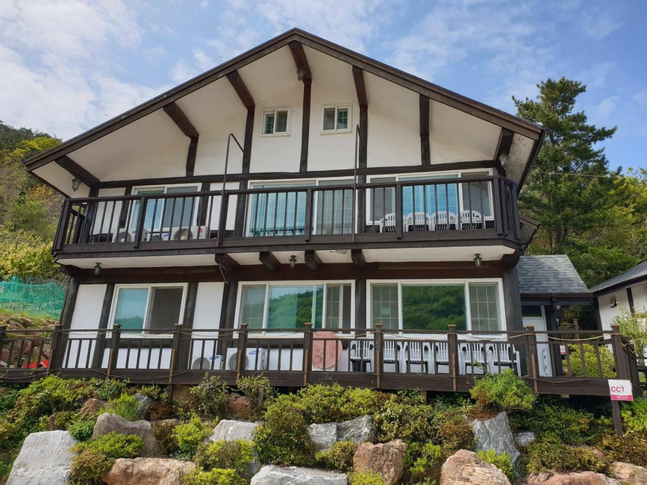 Tongyeong Yehyang Pension Exterior foto