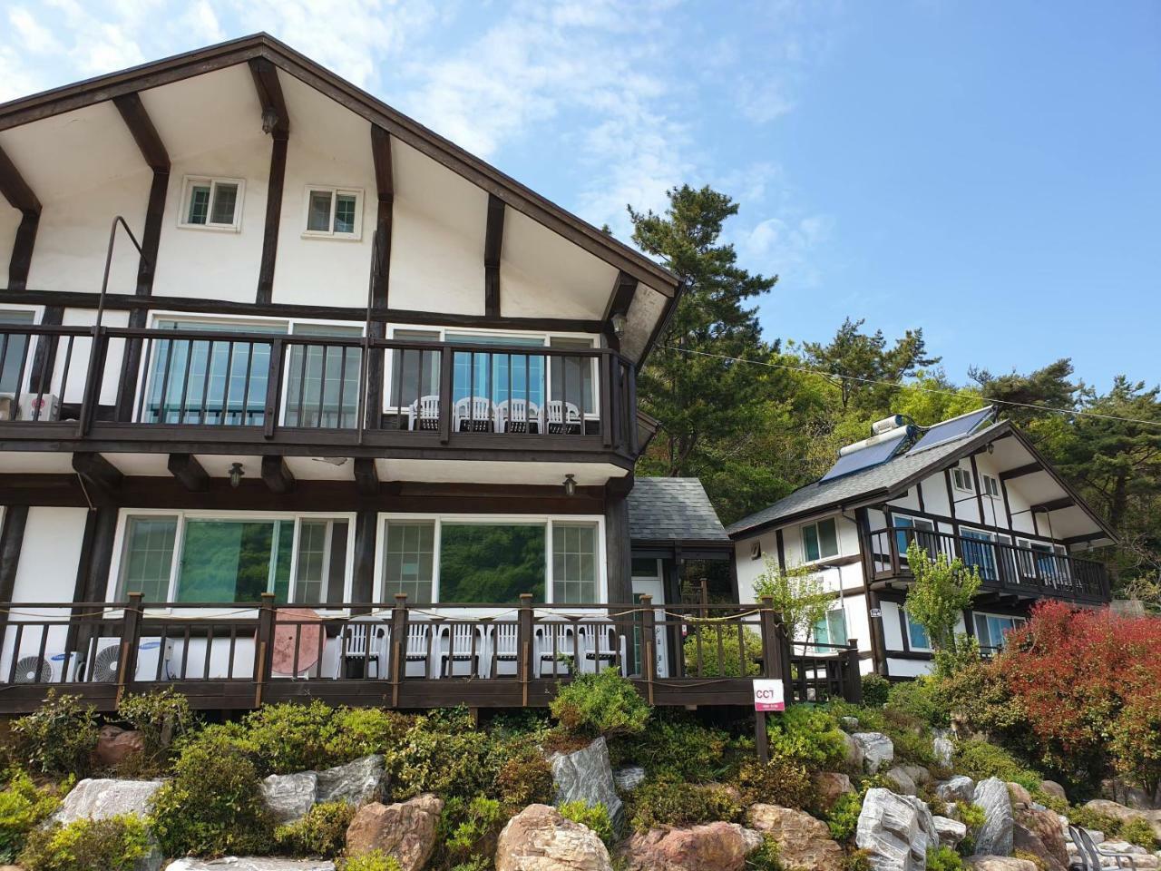 Tongyeong Yehyang Pension Exterior foto